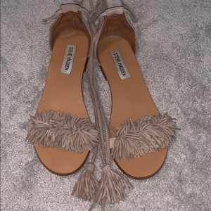 steve madden fringe sandals